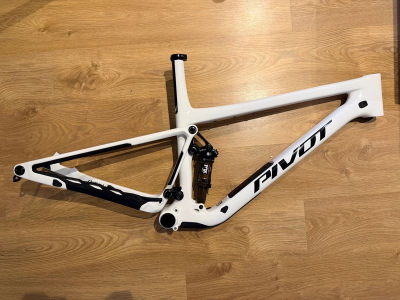 Used Pivot Mach 4 SL Frame 2026 Frameset 2026 Mountainbike, White, 29 — image 1 of 5