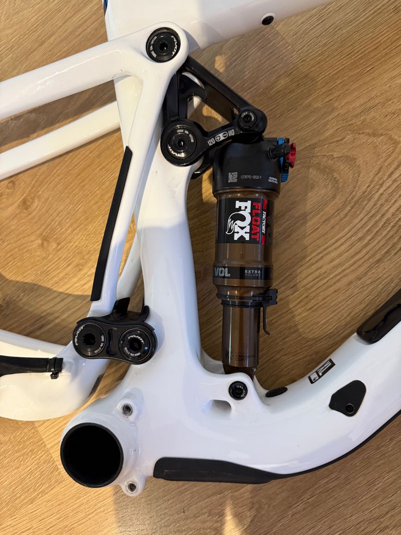 Used Pivot Mach 4 SL Frame 2026 Frameset 2026 Mountainbike, White, 29 — image 3 of 5