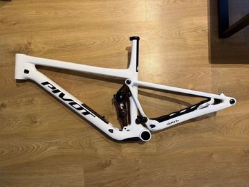 Used Pivot Mach 4 SL Frame 2026 Frameset 2026 Mountainbike, White, 29 — image 2 of 5