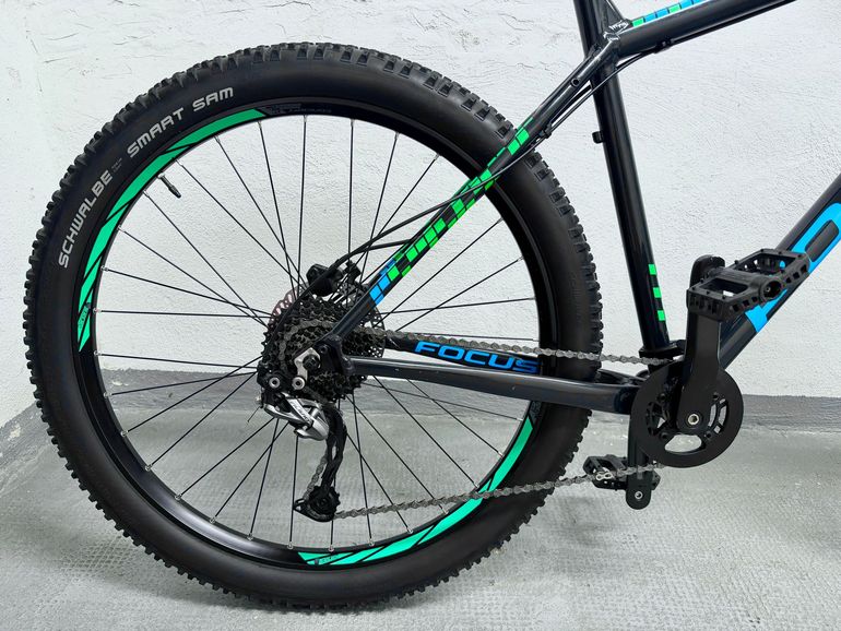 Focus Bold Shimano Alivio 2017 Mountainbike usato, Nero — immagine 2 di 12