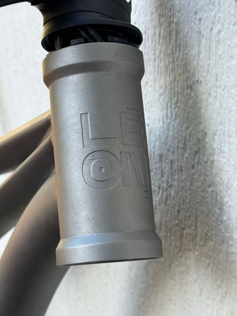 Used Léon Custom Shimano XTR 2026 Mountainbike, Light Gray — image 11 of 12