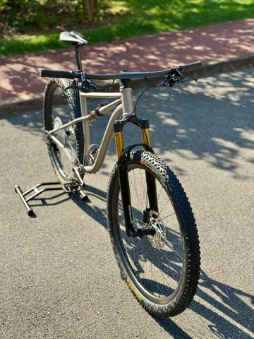 Used Léon Custom Shimano XTR 2026 Mountainbike, Light Gray, 29 — image 2 of 11
