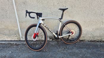 Używany Trek Madone SL 7 Shimano Ultegra Di2, 12V, Gén. 8 ML / 173-179 Cm 2026 ! 2026 Road & Gravel