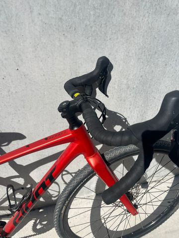 Used Giant Revolt 1 2022 2022 Road & Gravel, Red — image 4 of 5