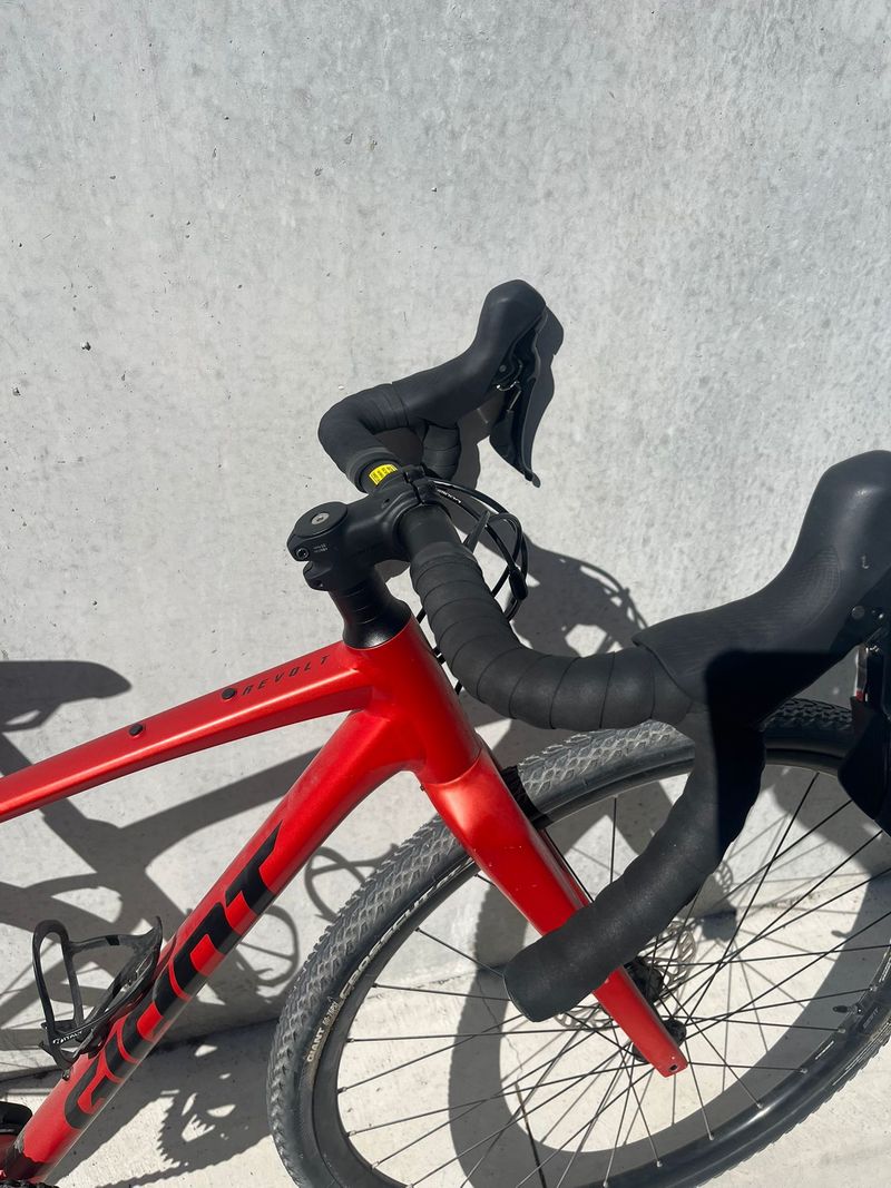 Used Giant Revolt 1 2022 2022 Road & Gravel, Red — image 4 of 5