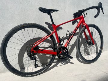 Used Giant Revolt 1 2022 2022 Road & Gravel, Red — image 3 of 5