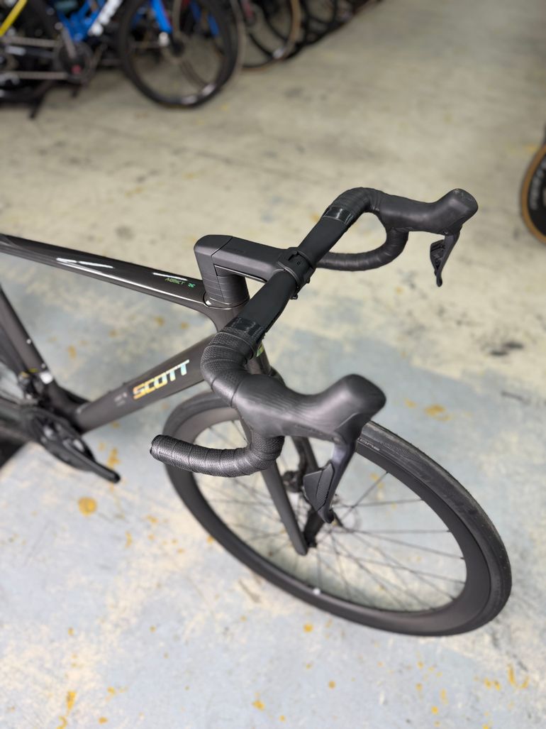 Käytetty Scott Addict RC20 Di2 Carbon 2025 Road & Gravel — kuva 7 / 16