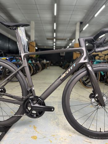 Käytetty Scott Addict RC20 Di2 Carbon 2025 Road & Gravel — kuva 14 / 16