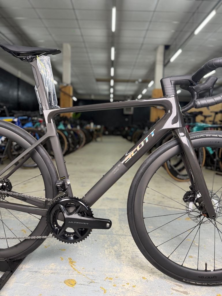 Käytetty Scott Addict RC20 Di2 Carbon 2025 Road & Gravel — kuva 14 / 16