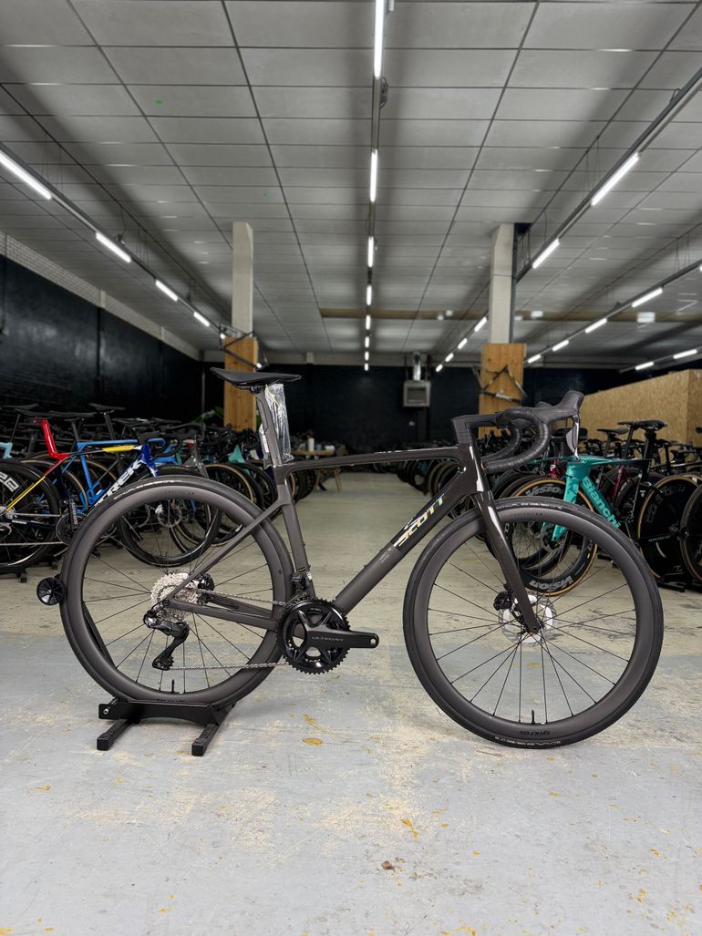 Käytetty Scott Addict RC20 Di2 Carbon 2025 Road & Gravel — kuva 1 / 16