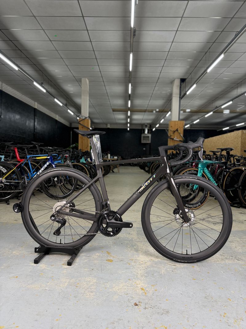 Used Scott Addict RC20 Di2 Carbon 2025 Road & Gravel
