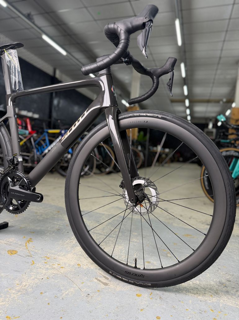 Käytetty Scott Addict RC20 Di2 Carbon 2025 Road & Gravel — kuva 4 / 16