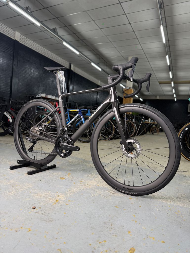 Käytetty Scott Addict RC20 Di2 Carbon 2025 Road & Gravel — kuva 2 / 16