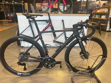 Brugt Focus IZALCO MAX 9.9 2024 2024 Road & Gravel — billede 1 af 6