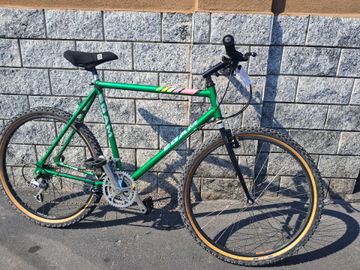 Used No brand Custom Shimano Deore XT 1995 Mountainbike, Green — image 1 of 11