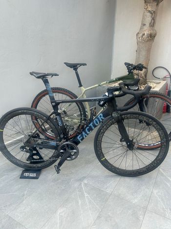 Used Factor Ostro Shimano Ultegra Di2 2023 Road & Gravel