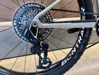 Used Trek Supercaliber SLR 9.9 XX AXS Gen 2 2024 2024 Mountainbike, Light Gray, 29 — image 3 of 14