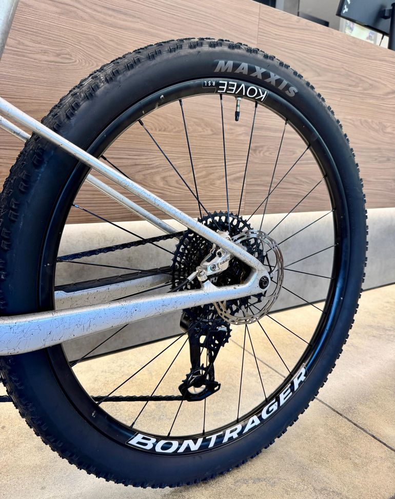 Used Trek Supercaliber SLR 9.9 XX AXS Gen 2 2024 2024 Mountainbike, Light Gray, 29 — image 10 of 14