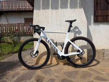 Used Canyon Aeroad CF SLX 7 Di2 C46 2025 2025 Road & Gravel, White — image 2 of 6