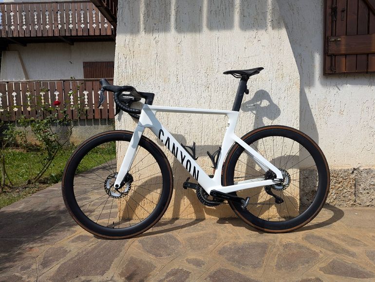 Used Canyon Aeroad CF SLX 7 Di2 C46 2025 2025 Road & Gravel, White — image 2 of 6