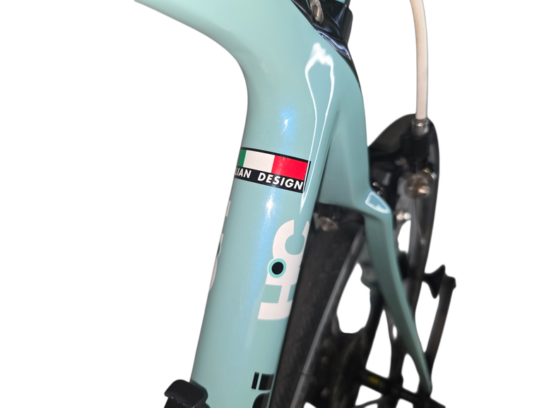 Used Bianchi Oltre XR3 Dura Ace Mix 2018 2018 Road & Gravel, Green — image 9 of 36