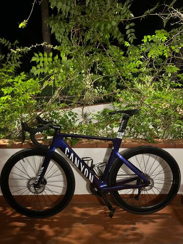 Canyon Aeroad CFR Di2 2024 Frameset 2024 Road & Gravel usato, Viola — immagine 3 di 3