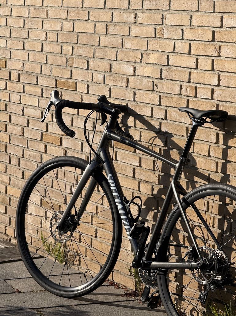 Used Specialized Allez Disc 2023 2023 Road & Gravel, Light Gray — image 2 of 3