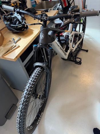 Použité Mondraker CRAFTY CARBON R 2024 2024 Mountainbike — obrázek 3 z 3