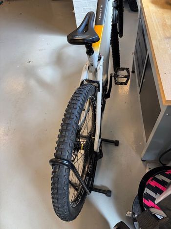Použité Mondraker CRAFTY CARBON R 2024 2024 Mountainbike — obrázek 2 z 3