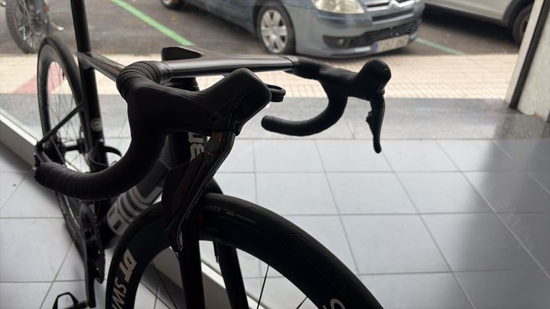 BMC Teammachine Shimano Dura Ace Di2 2022 Road & Gravel usato, Nero — immagine 11 di 12