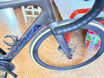 Gebrauchtes Orbea ORCA M21eLTD 2021 2021 Road & Gravel, Hellgrau — Bild 4 von 7