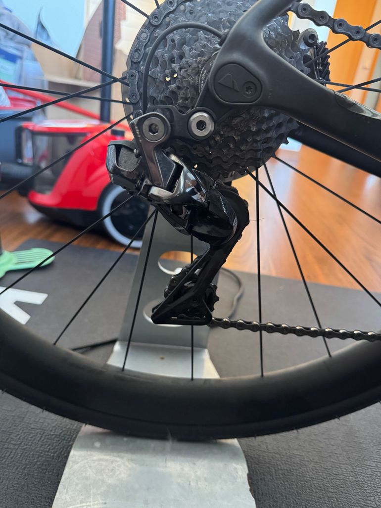 Używany Canyon CF SLX Disc 9.0 Di2 2020 2020 Road & Gravel — zdjęcie 6 z 13