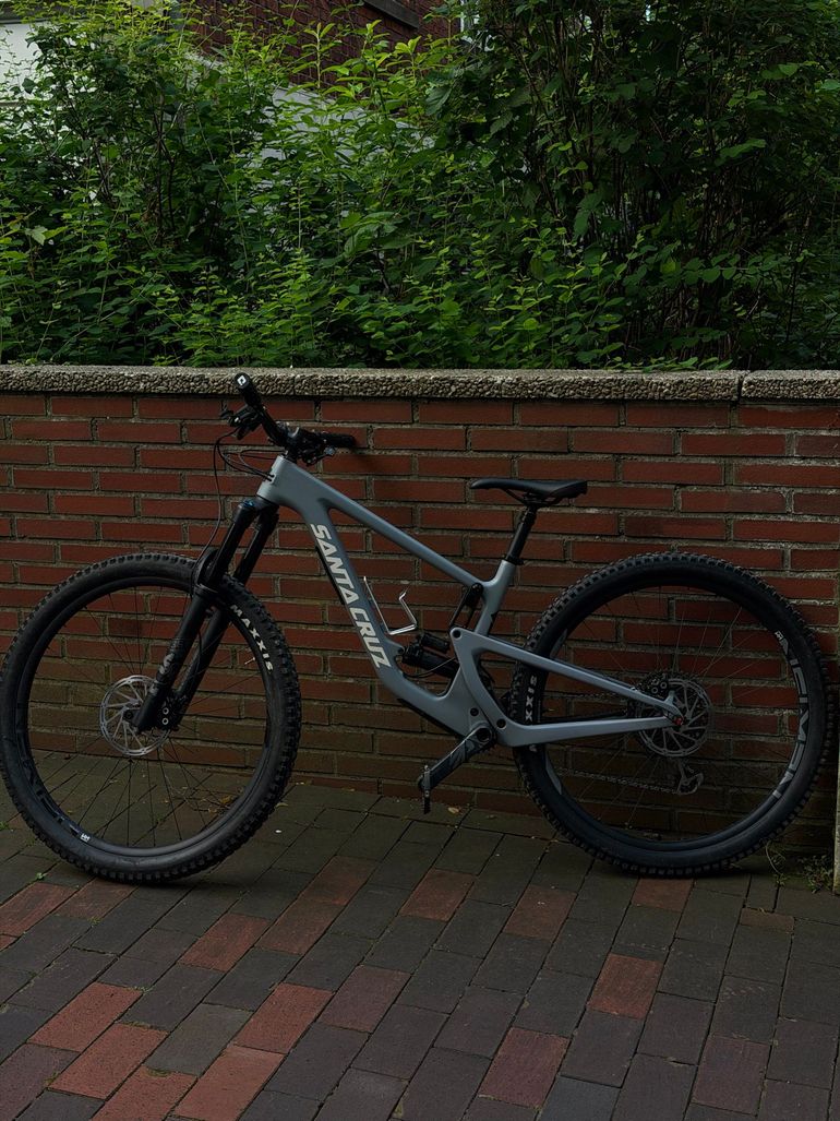Gebrauchtes Santa Cruz Hightower X01 / Carbon CC / 29 2021 2021 Mountainbike, Hellgrau, 29 — Bild 2 von 10