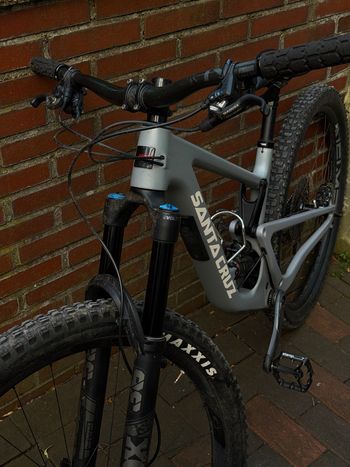Gebrauchtes Santa Cruz Hightower X01 / Carbon CC / 29 2021 2021 Mountainbike, Hellgrau, 29 — Bild 3 von 10