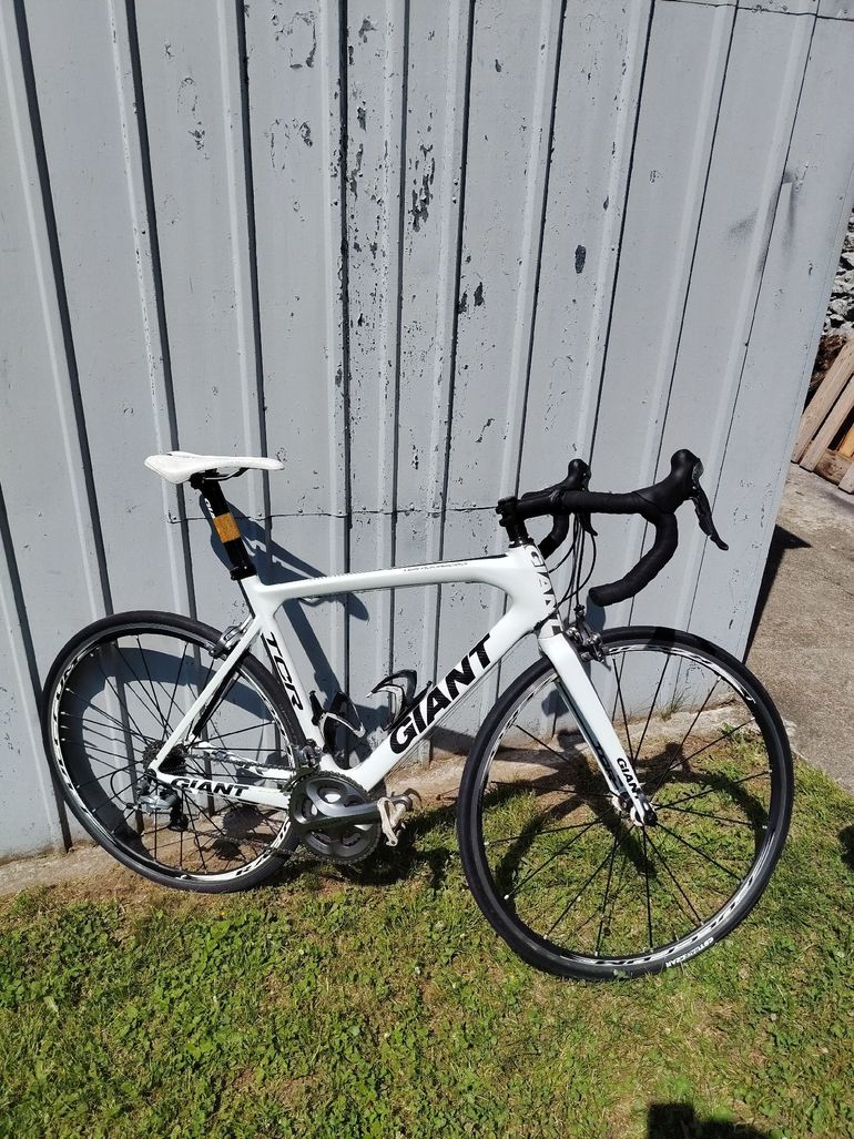 Used Giant Tcr Shimano Ultegra 2010 Road & Gravel, White — image 1 of 5