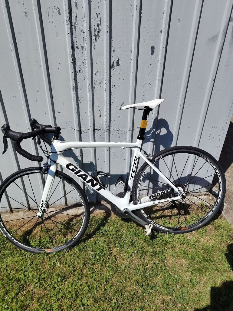 Used Giant Tcr Shimano Ultegra 2010 Road & Gravel, White — image 2 of 5