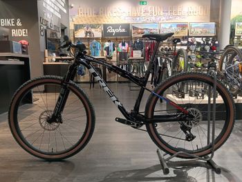 Gebrauchtes Trek Supercaliber SLR 9.8 XO AXS 2026 2026 Mountainbike, Blau, 29 — Bild 2 von 11