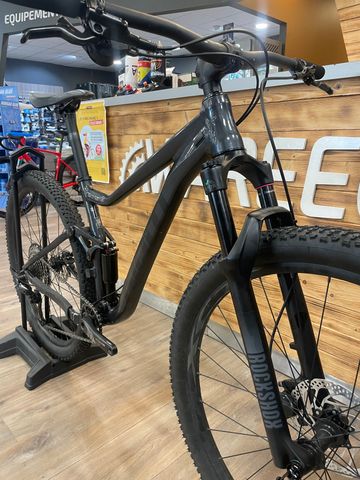 Used Giant Stance 2021 2021 Mountainbike, Black, 27.5 — image 4 of 5