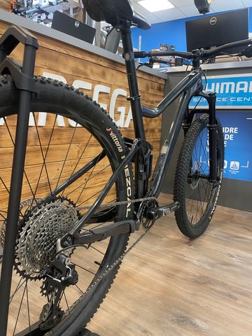 Used Giant Stance 2021 2021 Mountainbike, Black, 27.5 — image 3 of 5