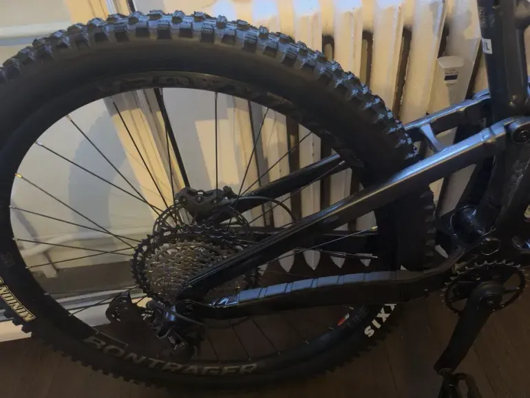 Použité Trek Fuel EX 8 XT Gen 6 2025 2025 Mountainbike — obrázek 6 z 6