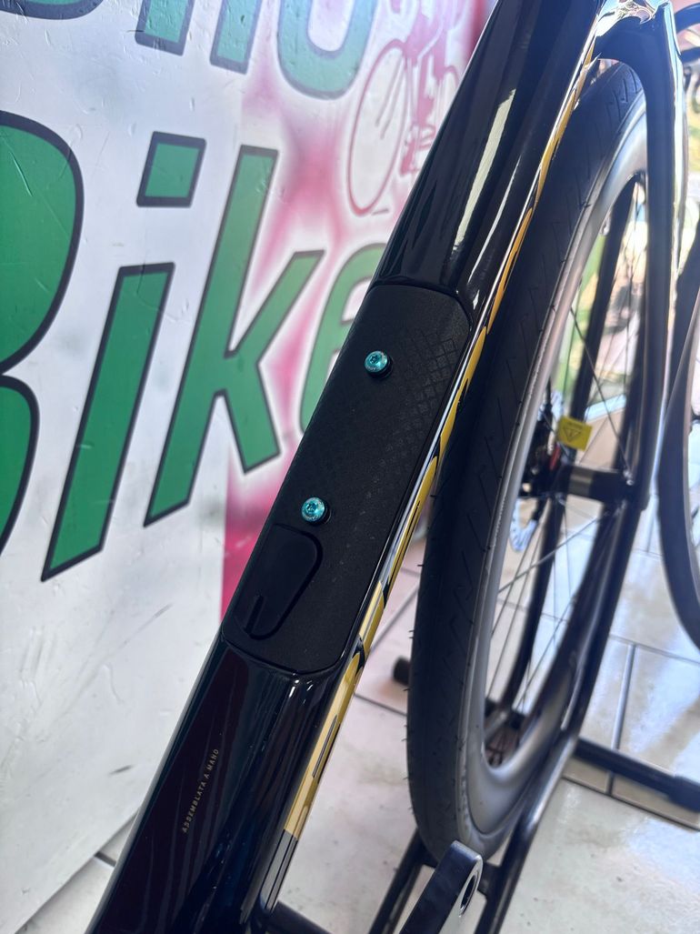 Käytetty Bianchi Infinito Pro 105 DI2 2026 2026 Road & Gravel — kuva 16 / 17