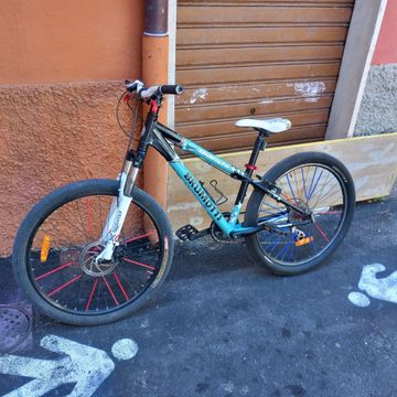 Used Bianchi Custom Shimano Altus 2000 Mountainbike, Black — image 2 of 6
