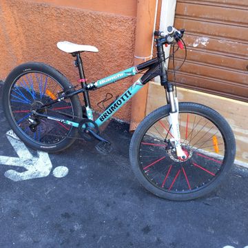 Used Bianchi Custom Shimano Altus 2000 Mountainbike, Black — image 1 of 6
