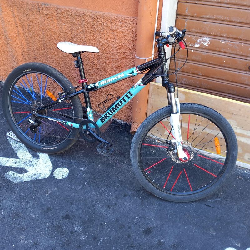 Used Bianchi Custom Shimano Altus 2000 Mountainbike, Black — image 1 of 6