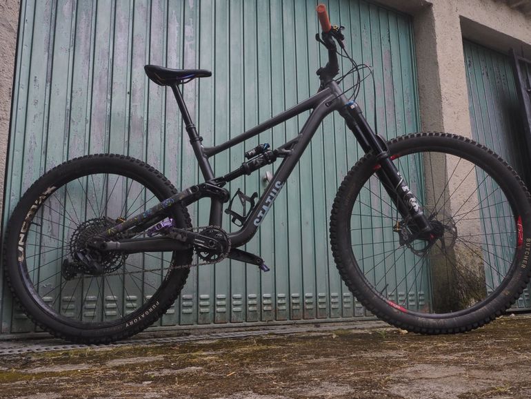 Used Specialized Status 160 2022 2022 Mountainbike, Light Gray, 29 — image 1 of 4