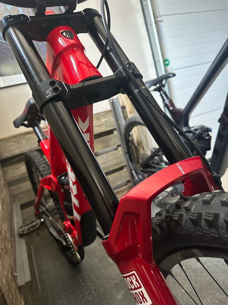 Used Trek Session 9.9 DH 27.5 Race Shop Limited 2018 2018 Mountainbike, Red, 27.5 — image 2 of 11