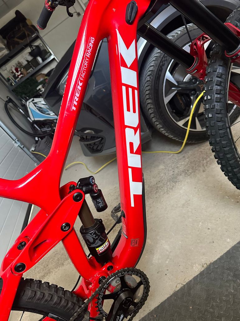 Used Trek Session 9.9 DH 27.5 Race Shop Limited 2018 2018 Mountainbike, Red, 27.5 — image 9 of 11