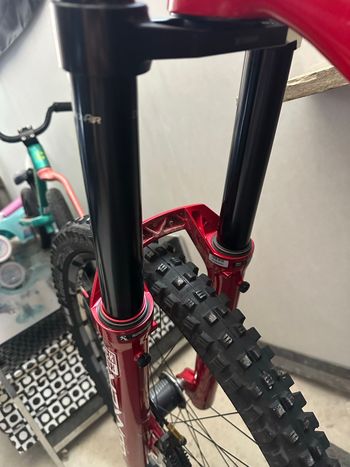 Used Trek Session 9.9 DH 27.5 Race Shop Limited 2018 2018 Mountainbike, Red, 27.5 — image 6 of 11