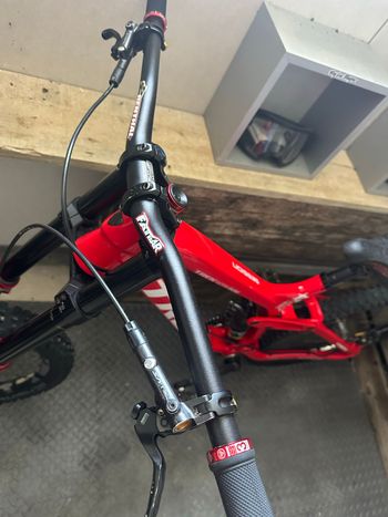 Used Trek Session 9.9 DH 27.5 Race Shop Limited 2018 2018 Mountainbike, Red, 27.5 — image 8 of 11
