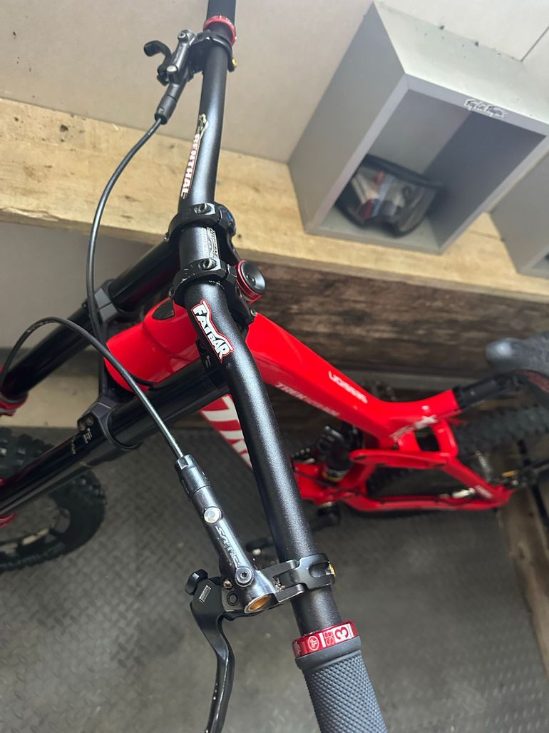 Used Trek Session 9.9 DH 27.5 Race Shop Limited 2018 2018 Mountainbike, Red, 27.5 — image 8 of 11